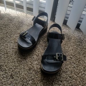 New UGG platform sandal